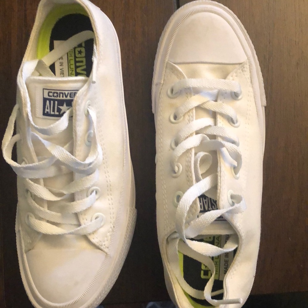 Converse all star tennis shoe never been worn